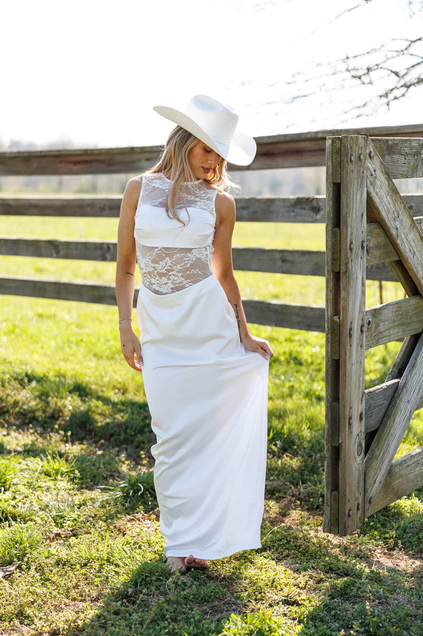 Trendy, Chic Women's Clothing Boutique Fore Collection White Lace Bodysuit Maxi Dress for Women, Size L Lane 201 Trendy, Chic Women's Clothing Boutique Fore Collection White Lace Bodysuit Maxi Dress for Women, Size L Lane 201