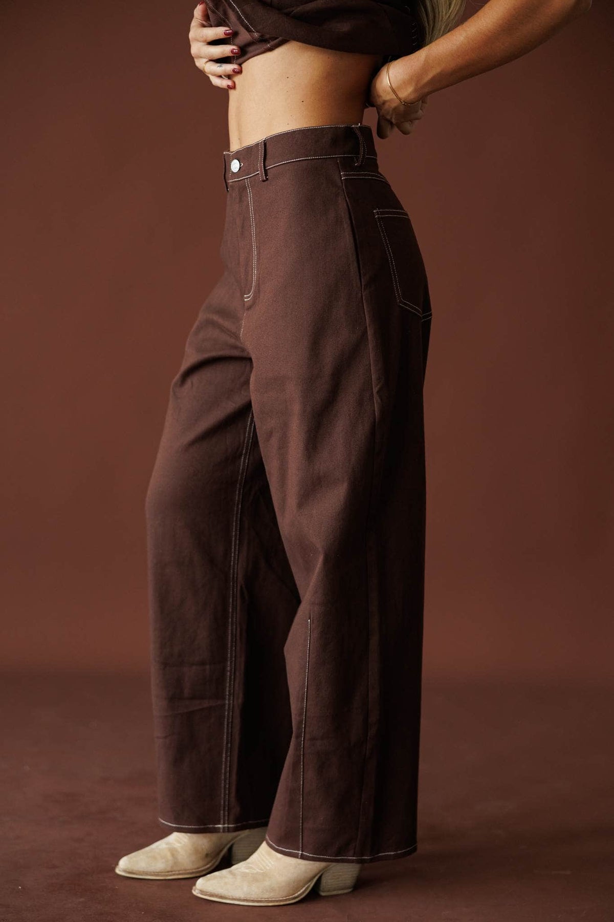 Roadhouse Barrel Pants in brown, side view of the curved barrel silhouette