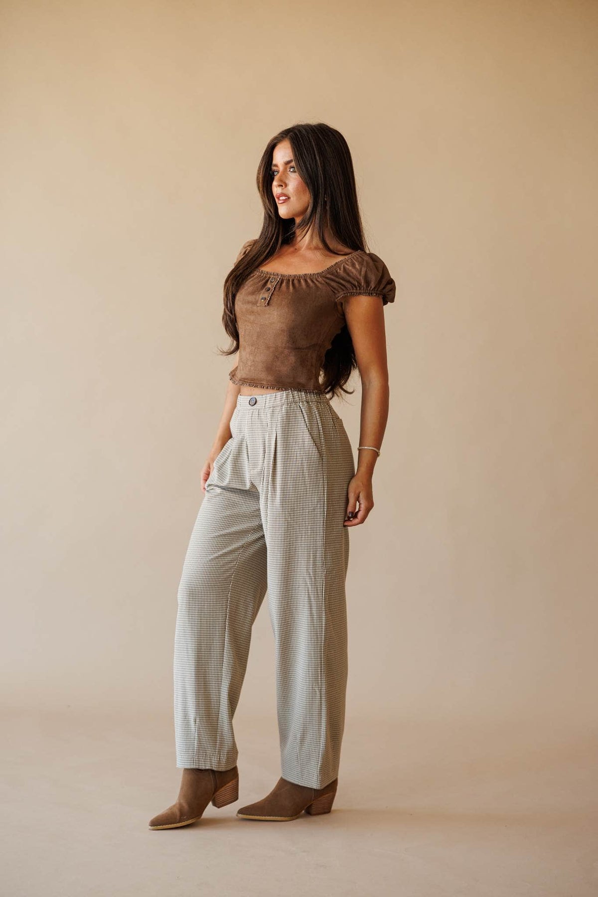 Latte check pleated trousers