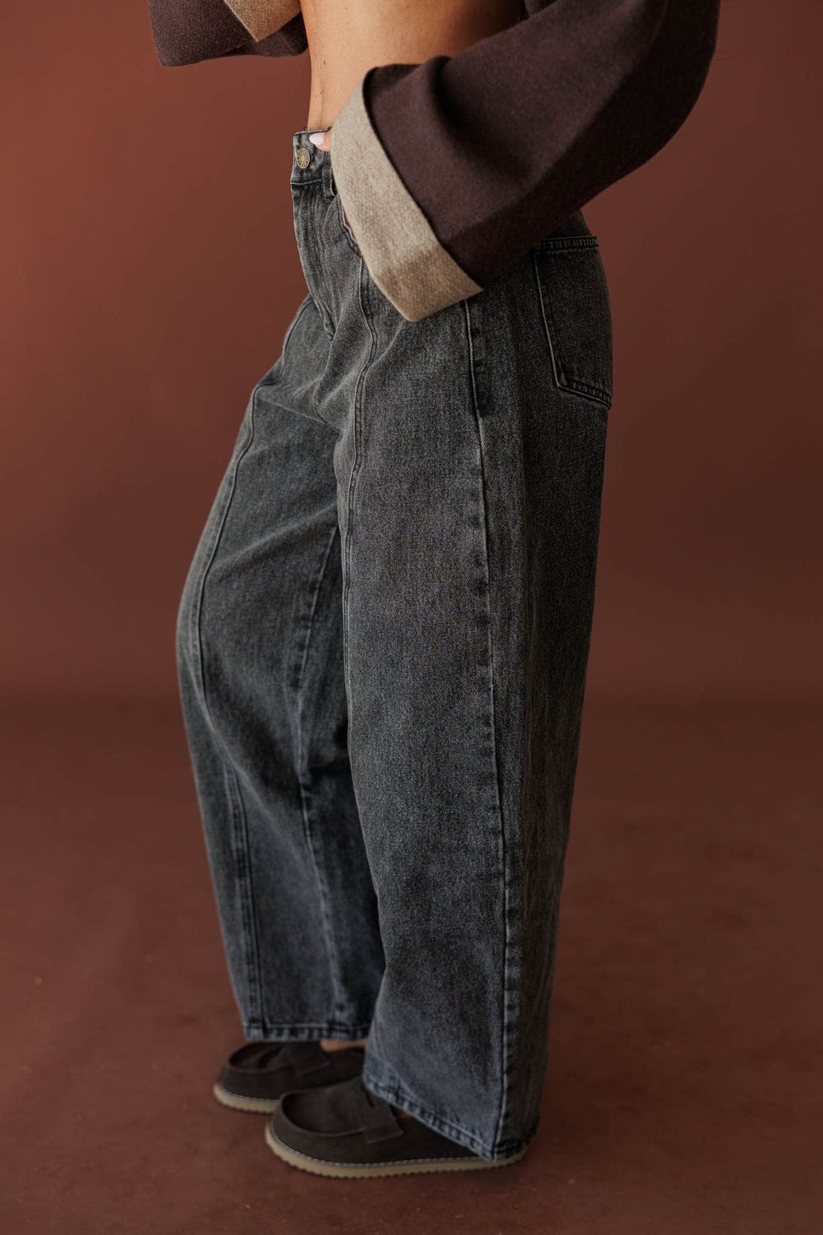 Blackout Barrel Jeans, side view of the curved barrel leg