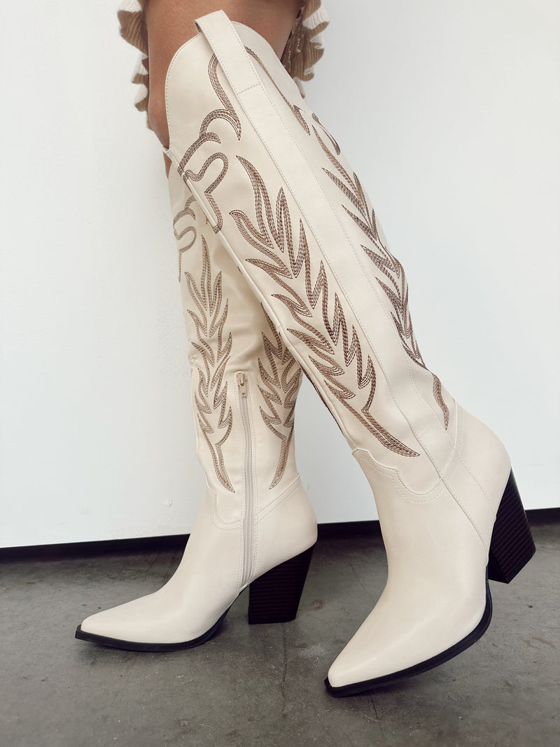 A22108-10A off white Bronco western boot Free Soul