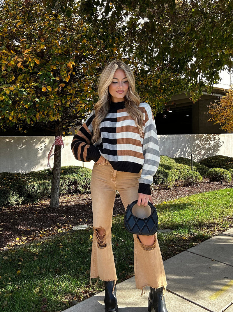 Cropped Jeans Outfit: How to style cropped denim flares