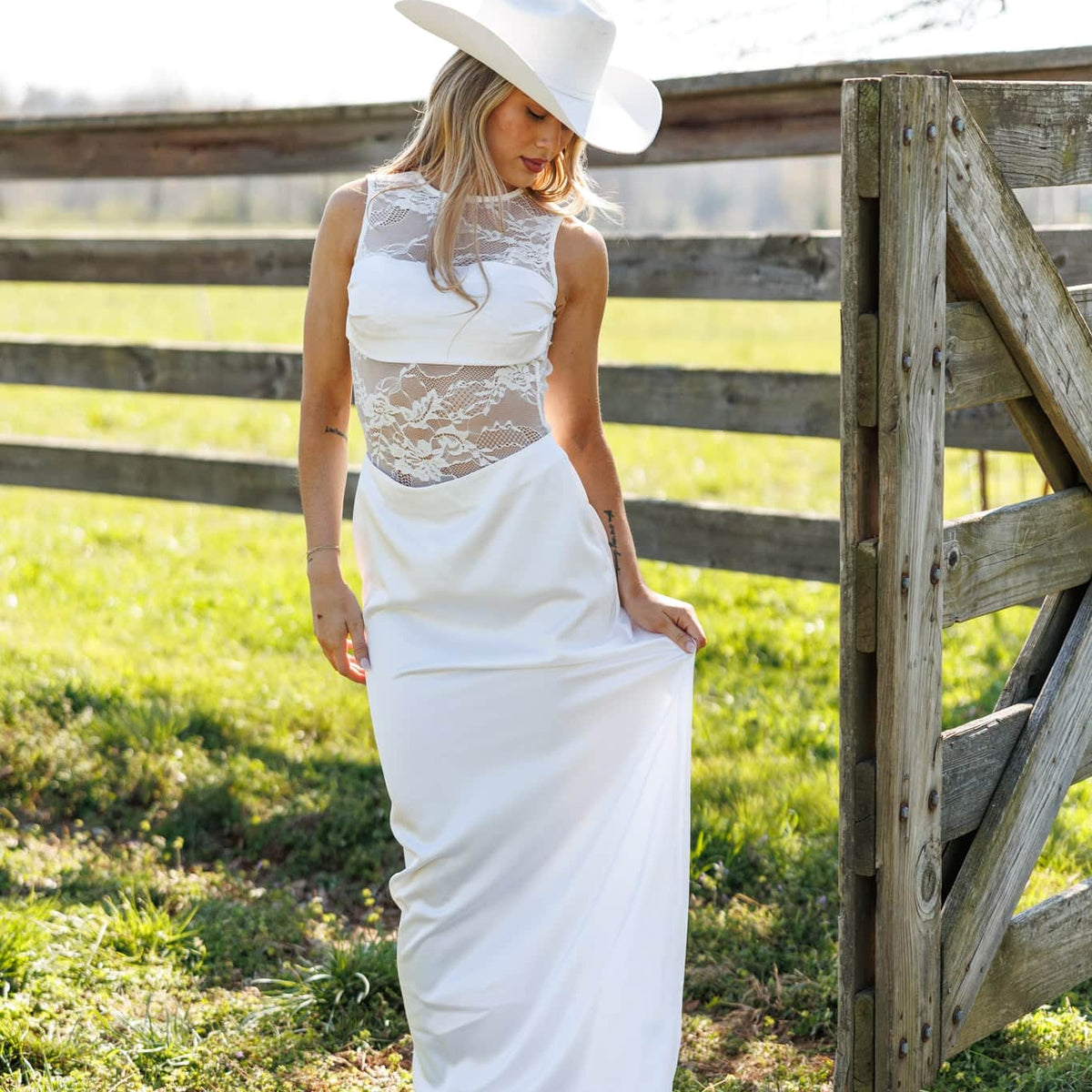 Trendy, Chic Women's Clothing Boutique Fore Collection White Lace Bodysuit Maxi Dress for Women, Size L Lane 201 Trendy, Chic Women's Clothing Boutique Fore Collection White Lace Bodysuit Maxi Dress for Women, Size L Lane 201