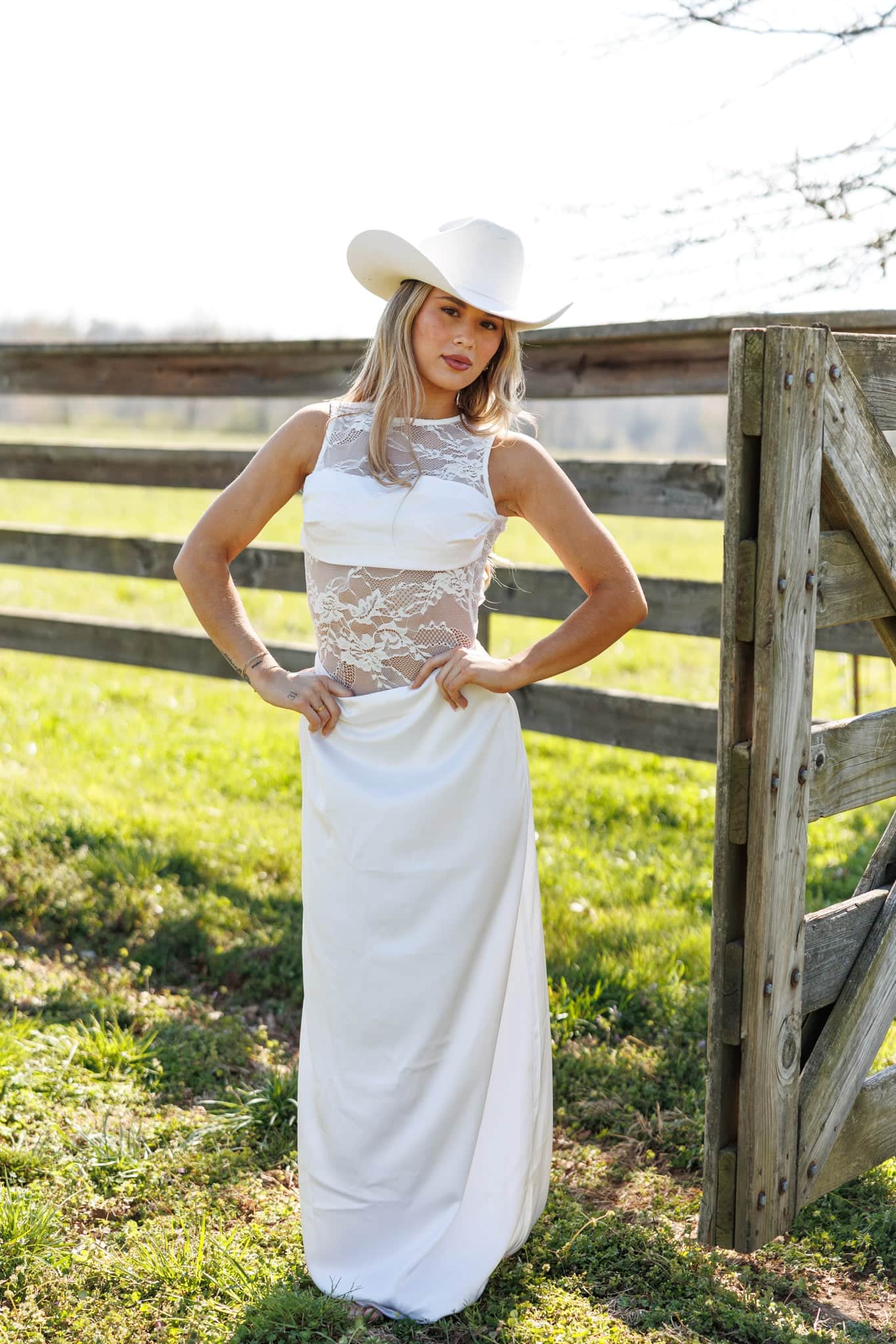 Trendy, Chic Women's Clothing Boutique Fore Collection White Lace Bodysuit Maxi Dress for Women, Size L Lane 201