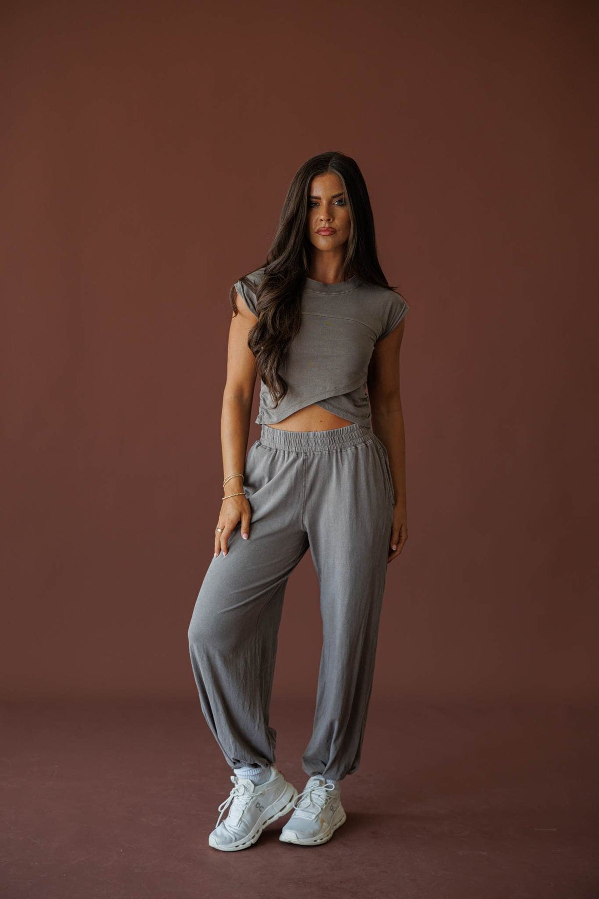 Different Energy Top in truffle, full-length view on model with white sneakers