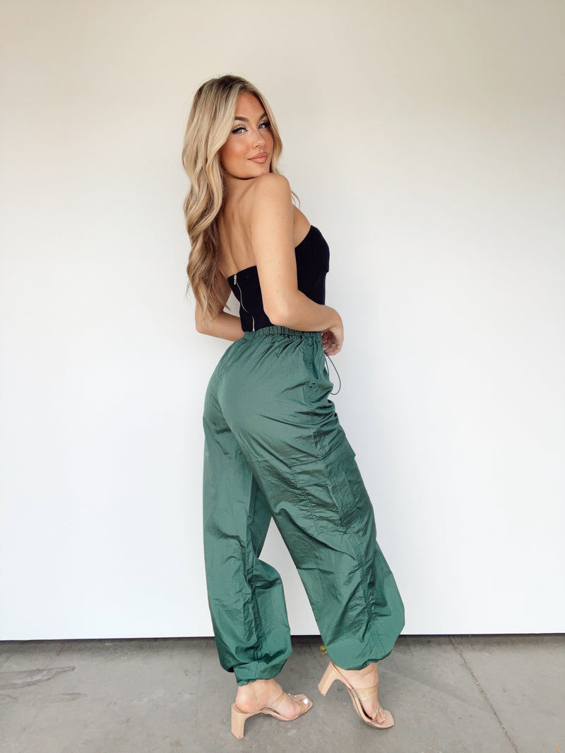 Low-waist Cargo Pants - Light khaki green - Ladies | H&M US