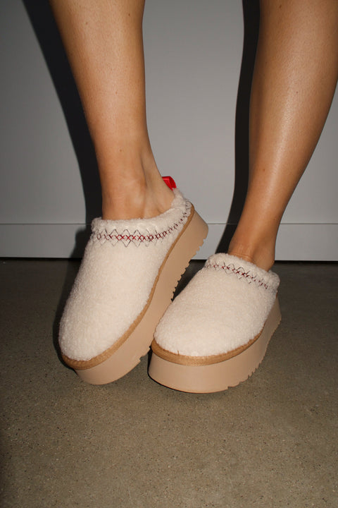 Ugg lane discount slipper size 9