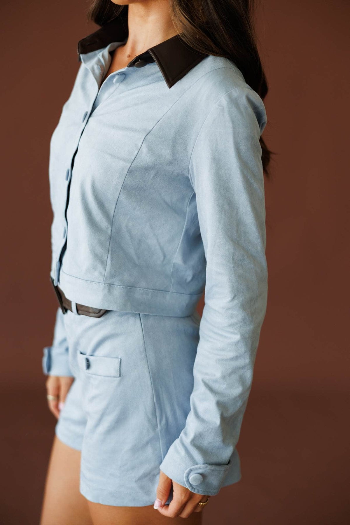 Stable Girl Jacket in dusty blue, side close-up of the contrast collar and cuff