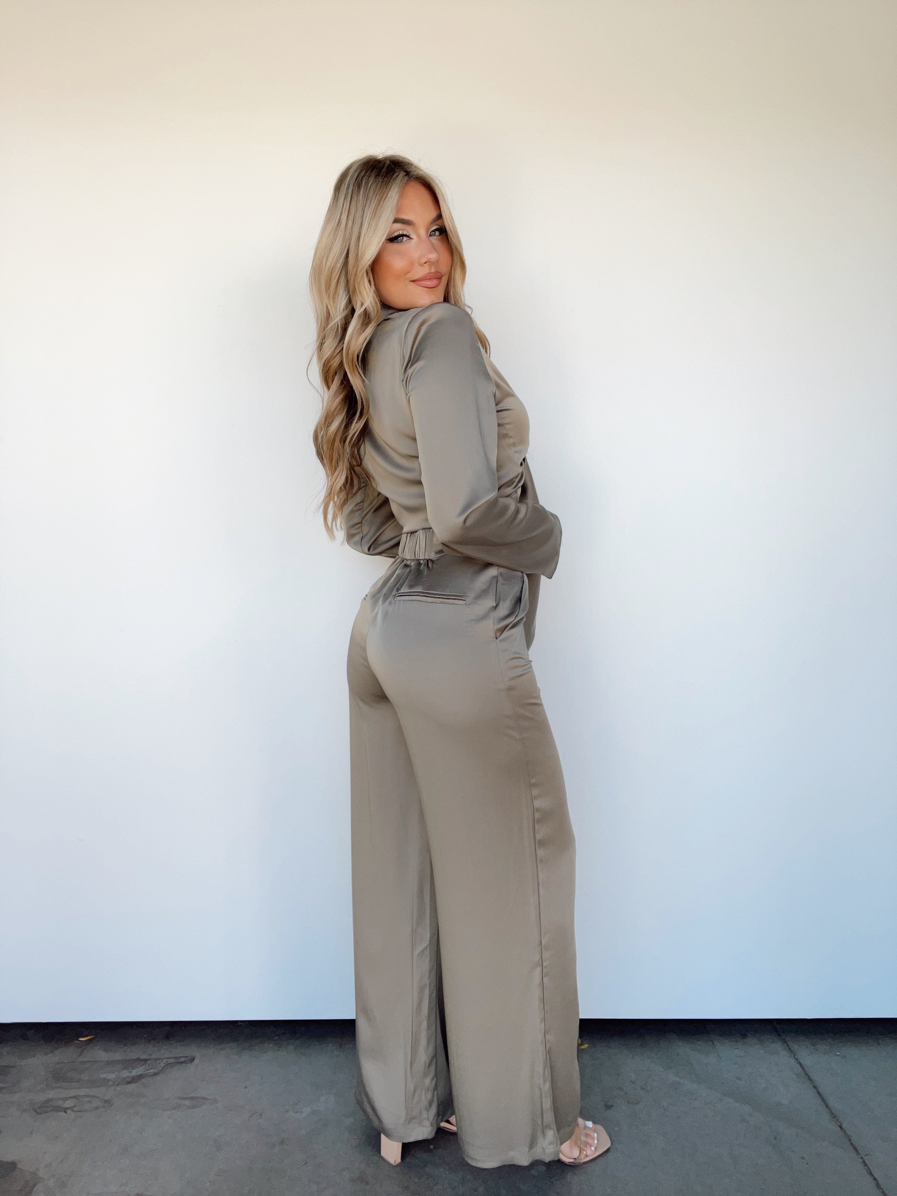 QP8340 dusty sage satin pants Endless Blu