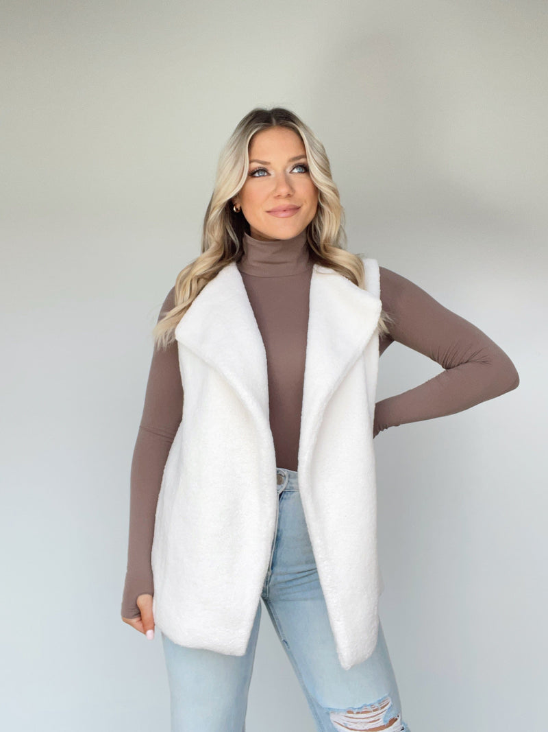 WL23-7629 ivory sleeveless sweater jacket Wishlist