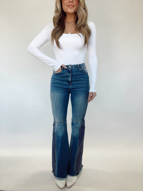 Trendy Flare Blue Denim Flare Jeans Outfit With Rhinestone